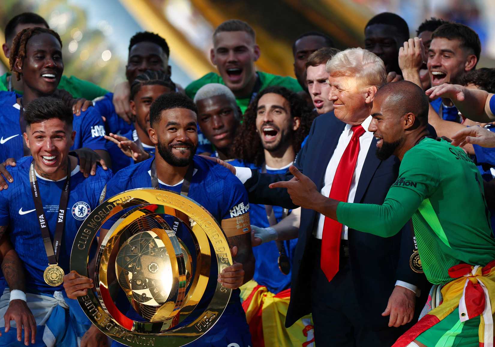 2025-07-13T225713Z_1805860243_UP1EL7D1RRCNG_RTRMADP_3_SOCCER-CLUB-CHE-PSG (1)