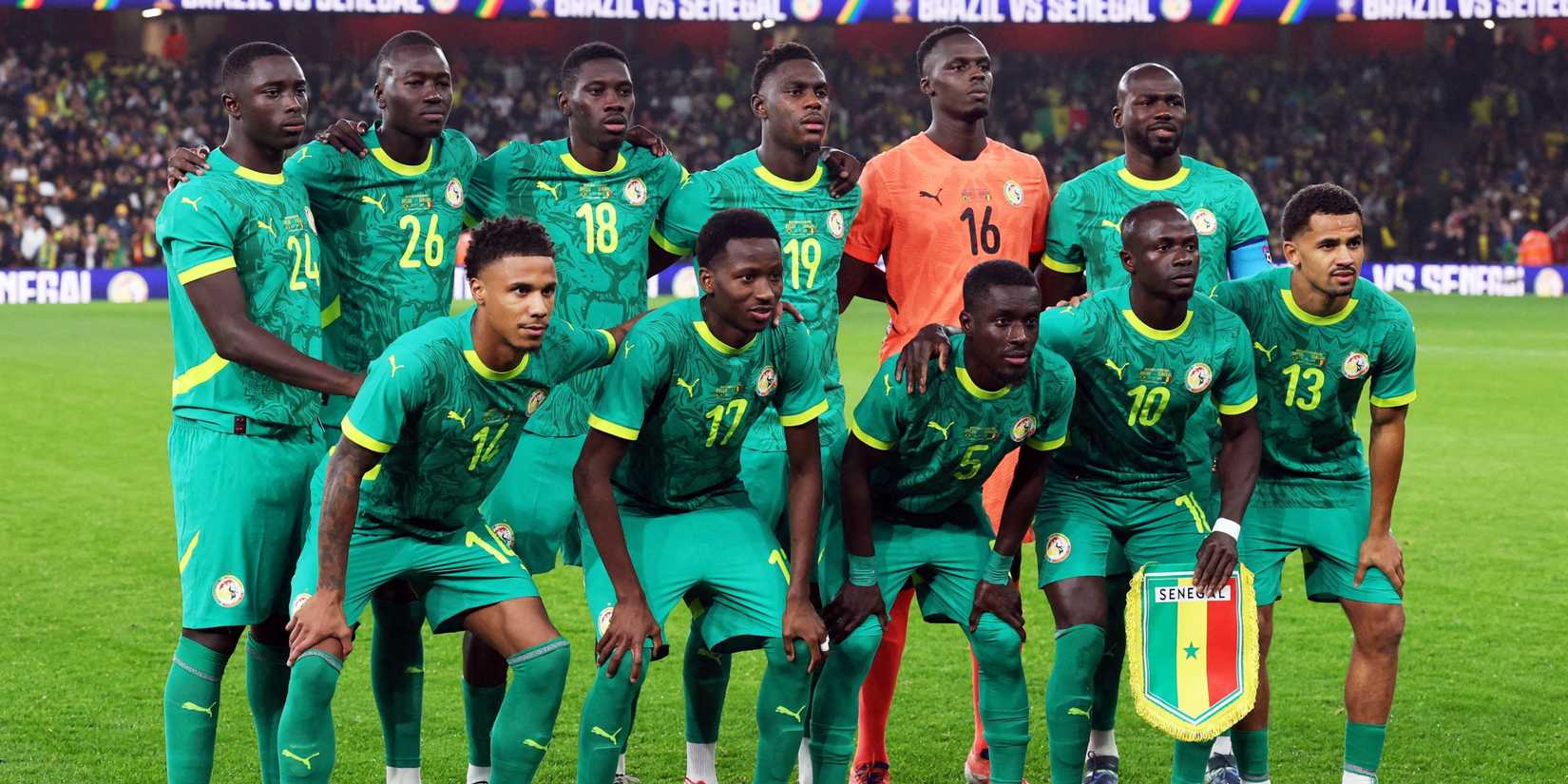 Senegal players pose for a team group photo