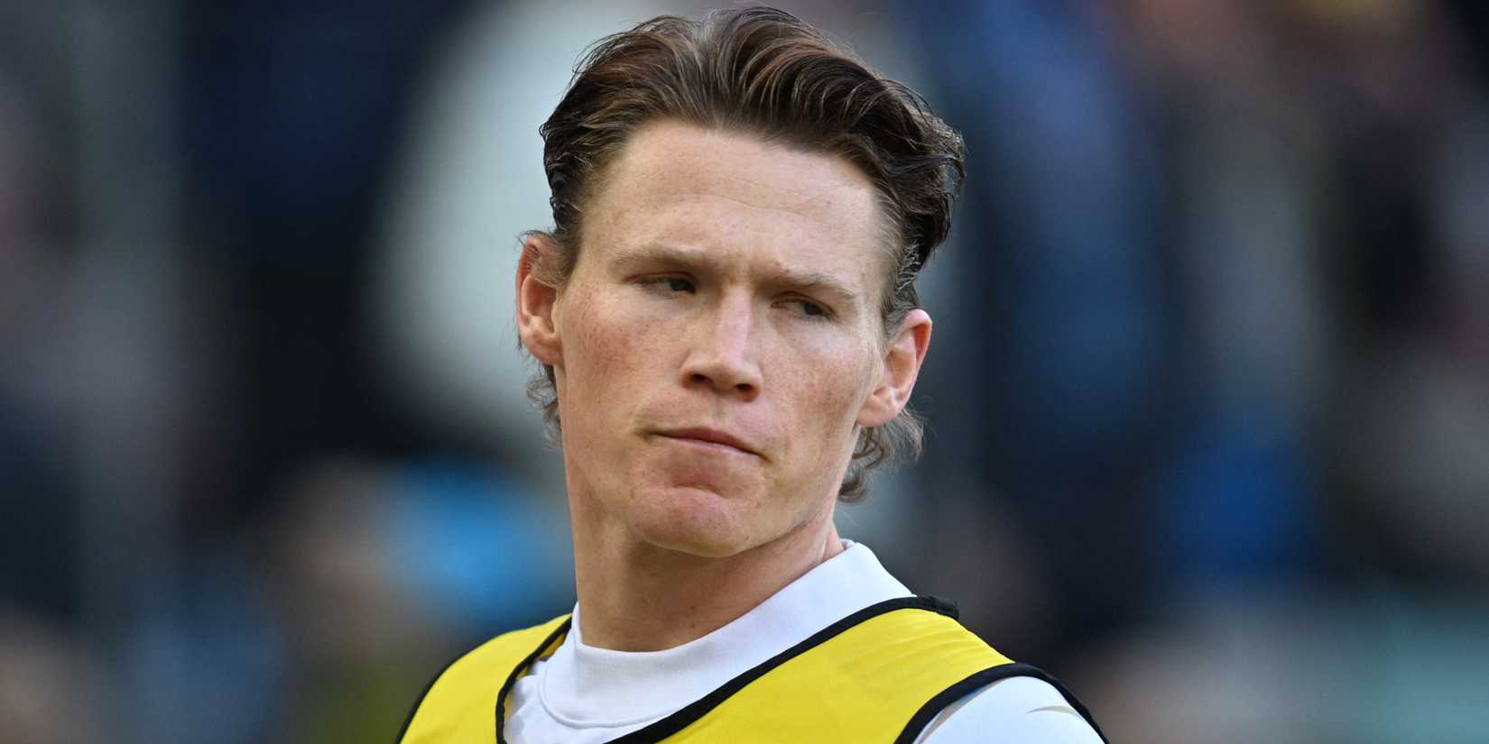 Napoli's Scott McTominay warms up
