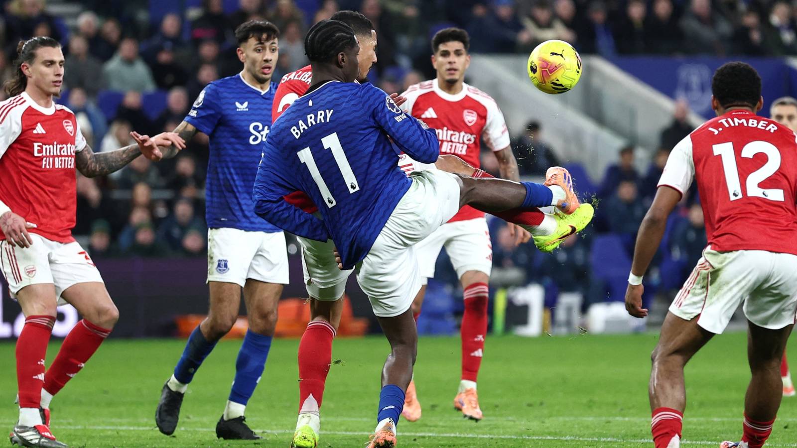 Arsenal's William Saliba in action with Everton's Thierno Barry