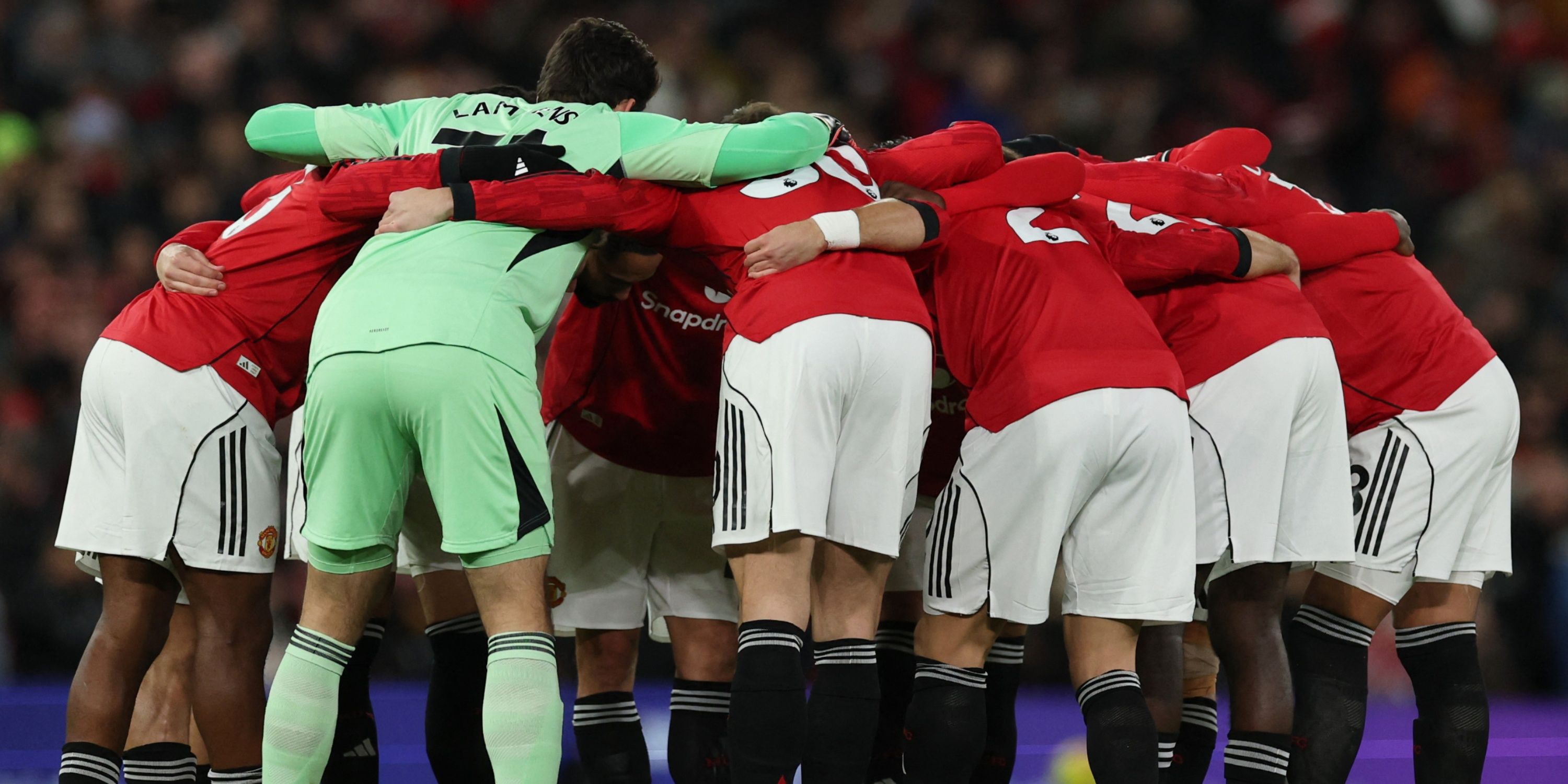 Manchester United players in a huddle 