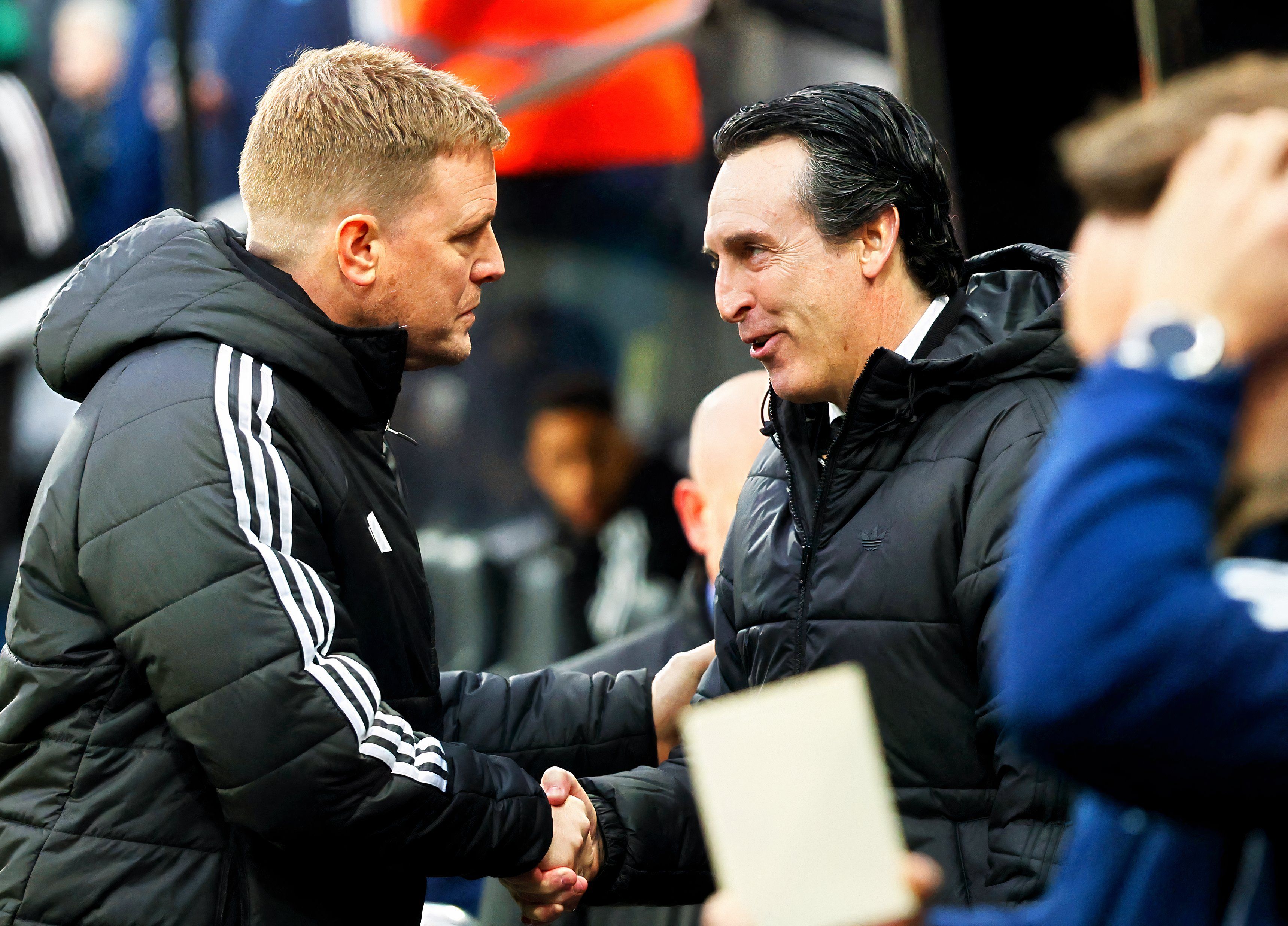 Eddie Howe and Unia Emery shake hands