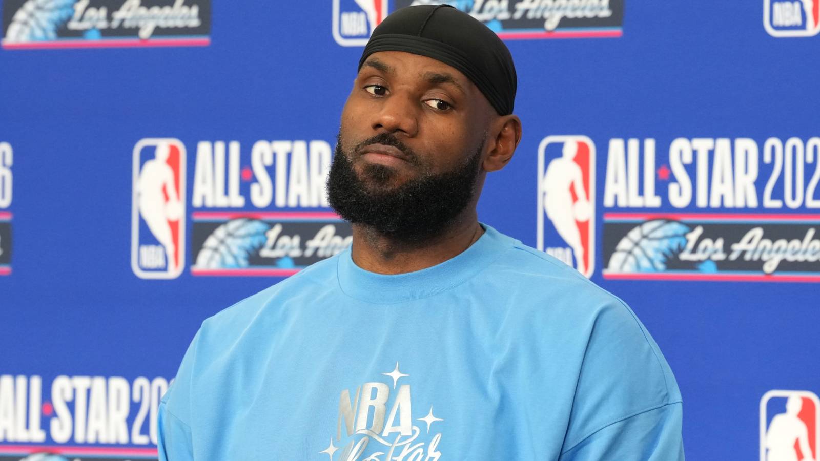  Los Angeles Lakers forward LeBron James (23) speaks in a press conference