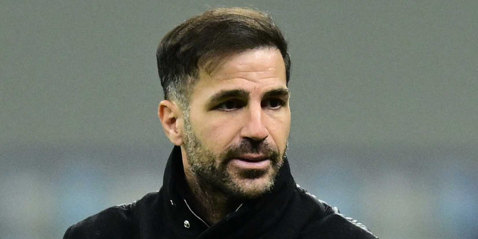 Como coach Cesc Fabregas looks on vs AC Milan