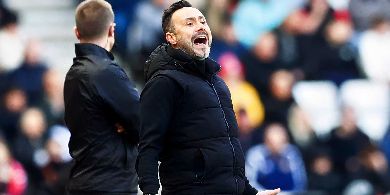 Roberto De Zerbi on the sideliens during his first match as Tottenham boss