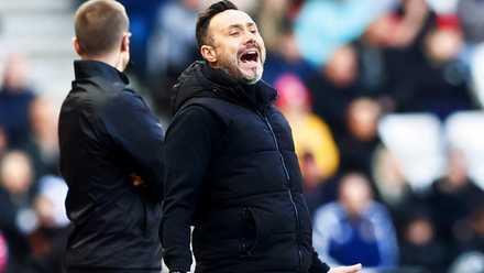 Roberto De Zerbi on the sideliens during his first match as Tottenham boss