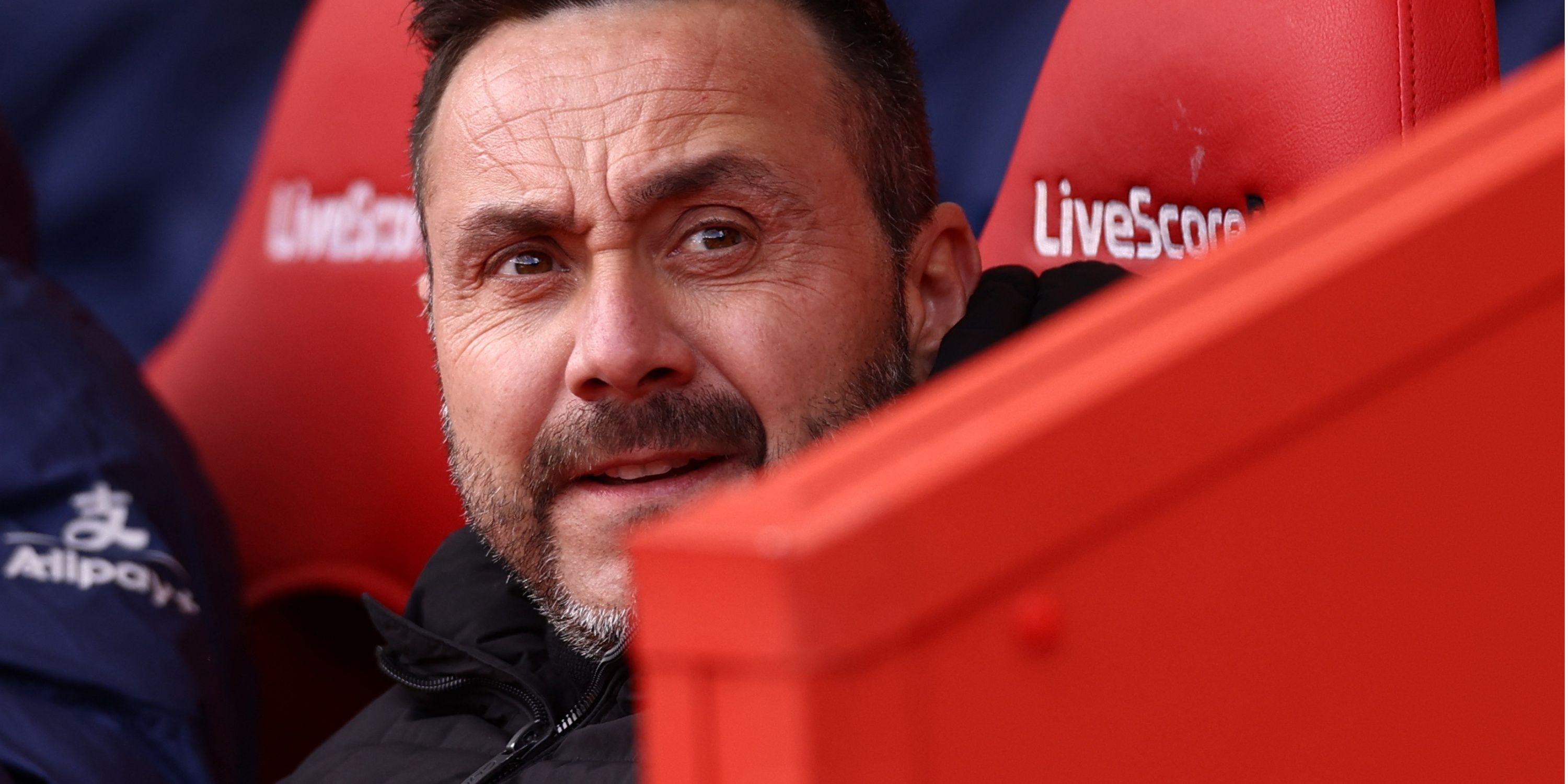 Tottenham manager Roberto De Zerbi watches on vs Sunderland