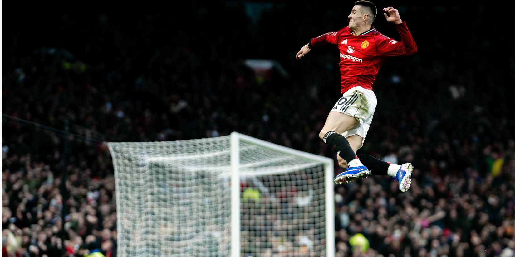 Benjamin Sesko celebrates scoring for Manchester United (2)