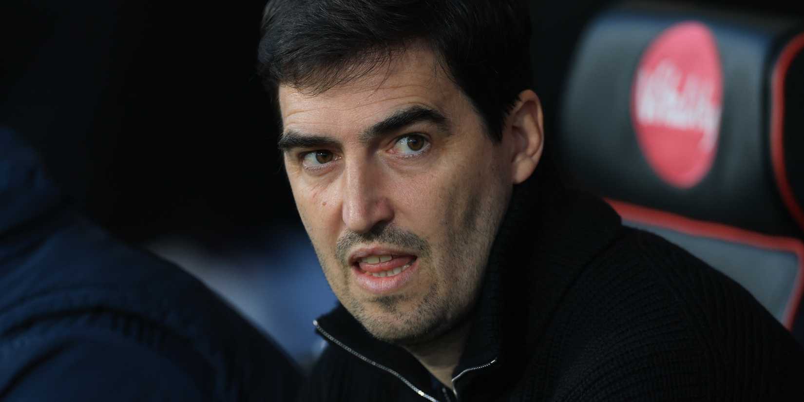 Bournemouth manager Andoni Iraola looks on during Premier League match