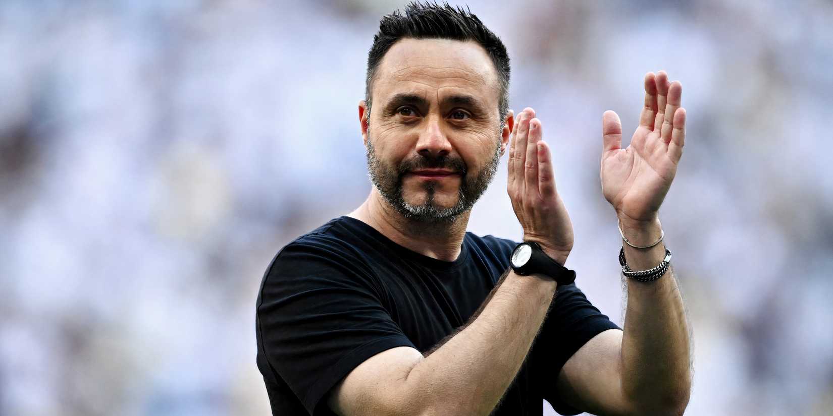 Roberto De Zerbi clapping the Tottenham fans