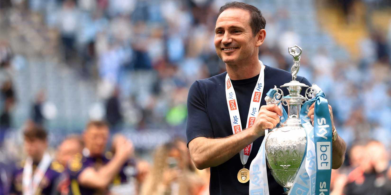Frank Lampard holds the Championship trophy