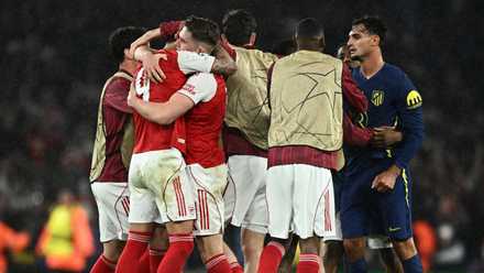Arsenal players celebrate after beating Atletico