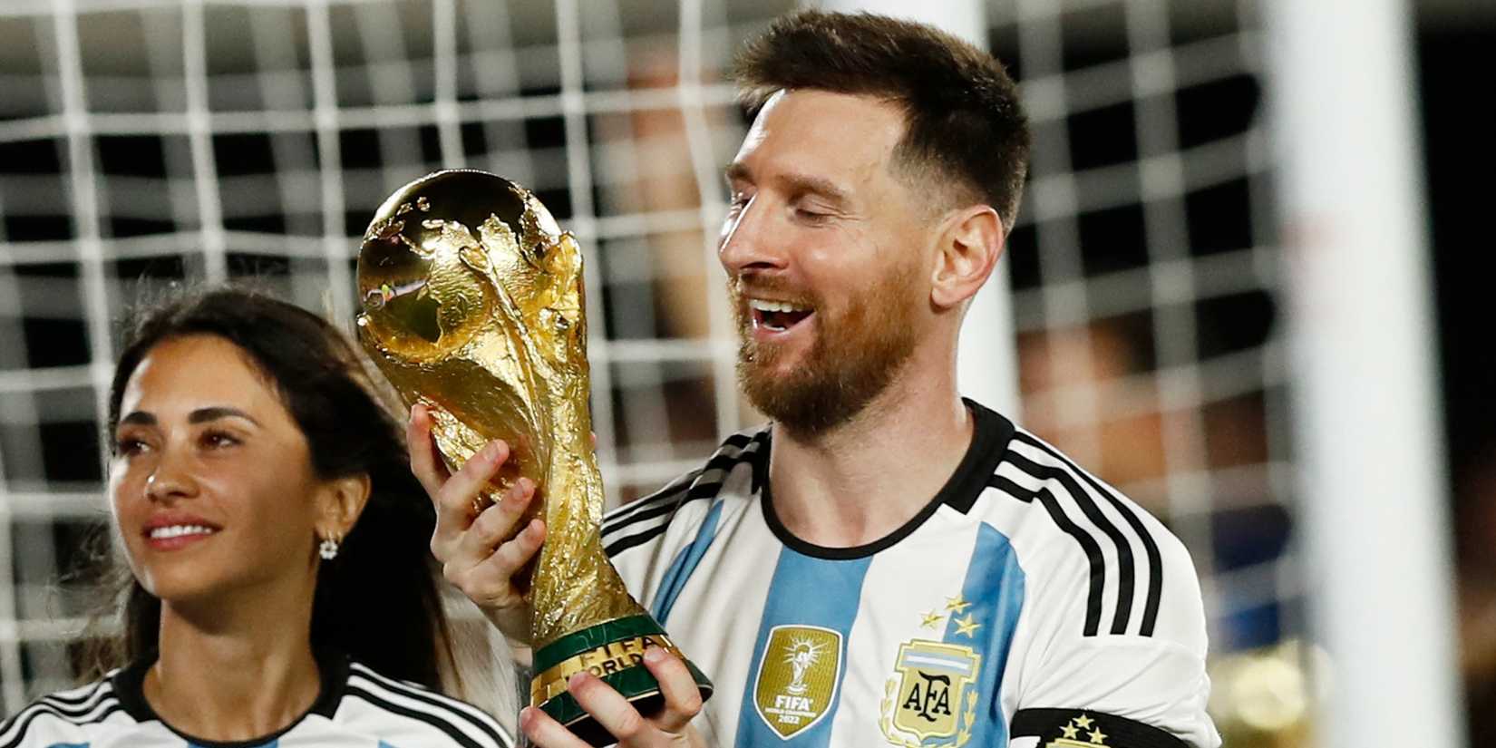 Argentina captain Lionel Messi with the World Cup trophy and his wife Antonela Roccuzzo
