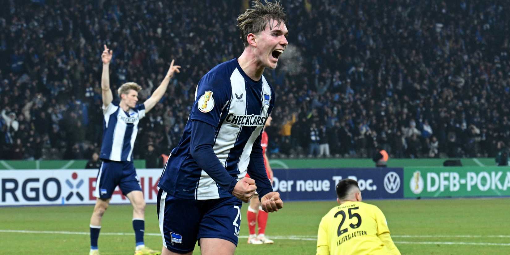 Kennet Eichhorn celebrates scoring for Hertha Berlin