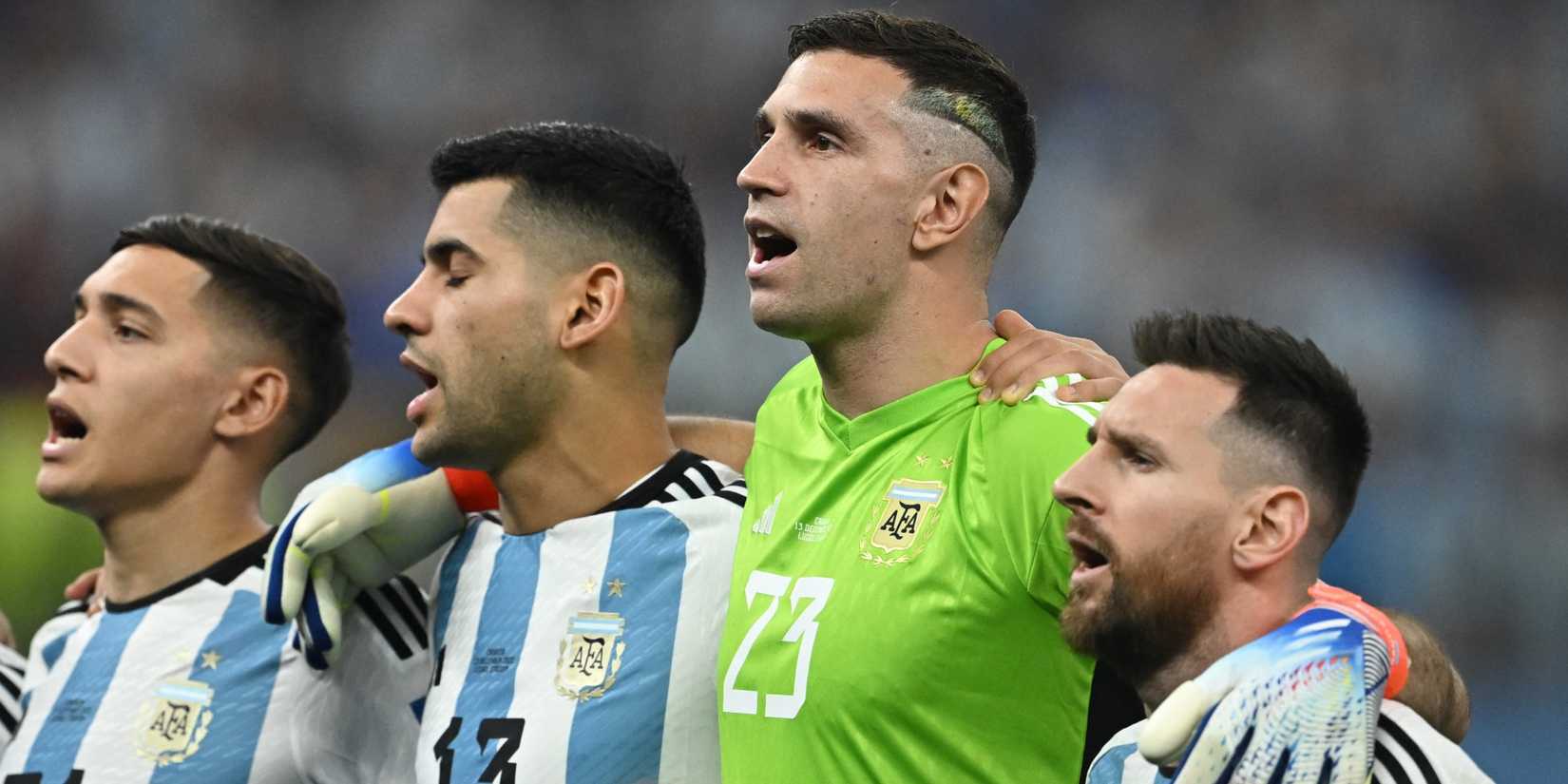 Cristian Romero Emiliano Martinez Lionel Messi sing Argentina national anthem 2022