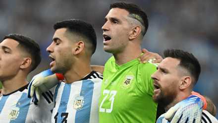 Cristian Romero Emiliano Martinez Lionel Messi sing Argentina national anthem 2022