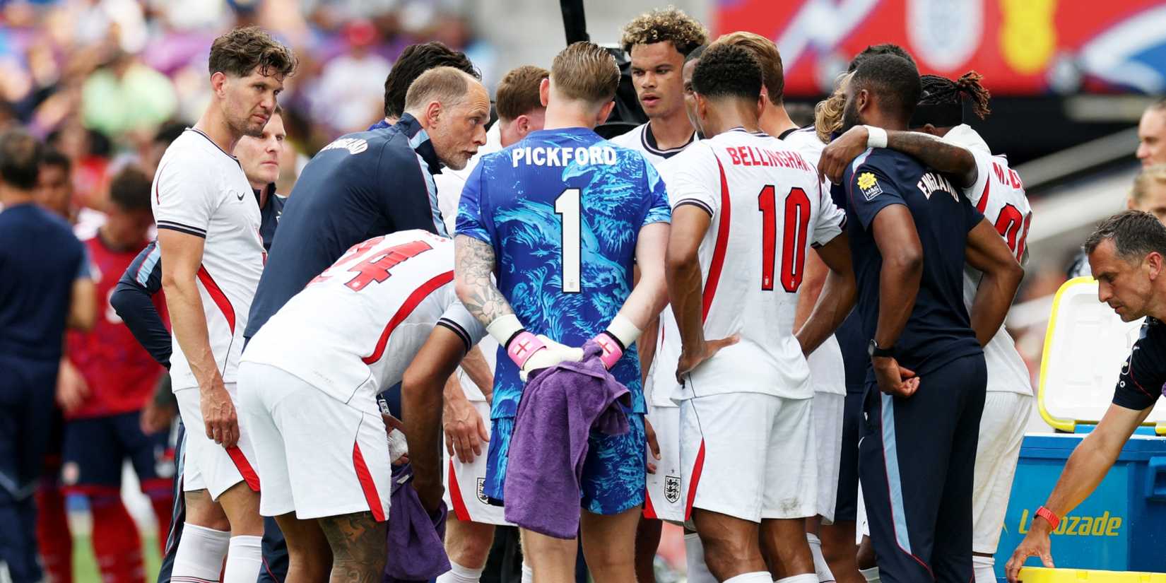 Thomas Tuchel talks to his England players during the match vs Costa Rica