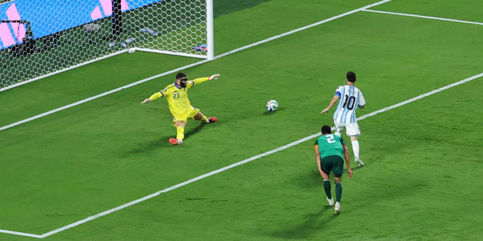 Lionel Messi scores against Luca Zidane 