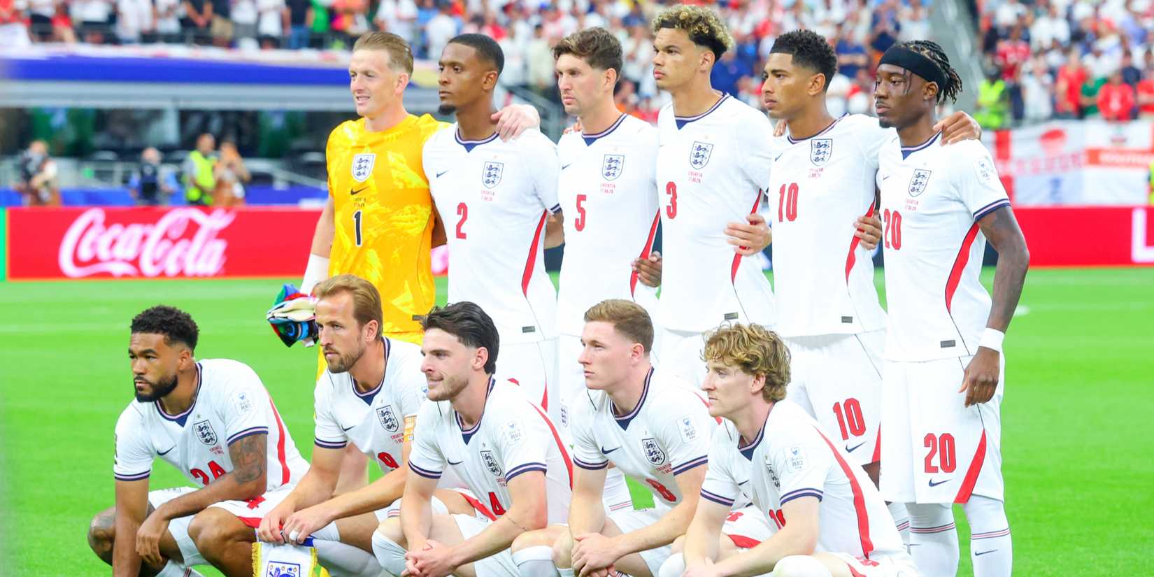 Players of England line up for team photo during the FIFA World Cup 2026 Group L match vs Croatia