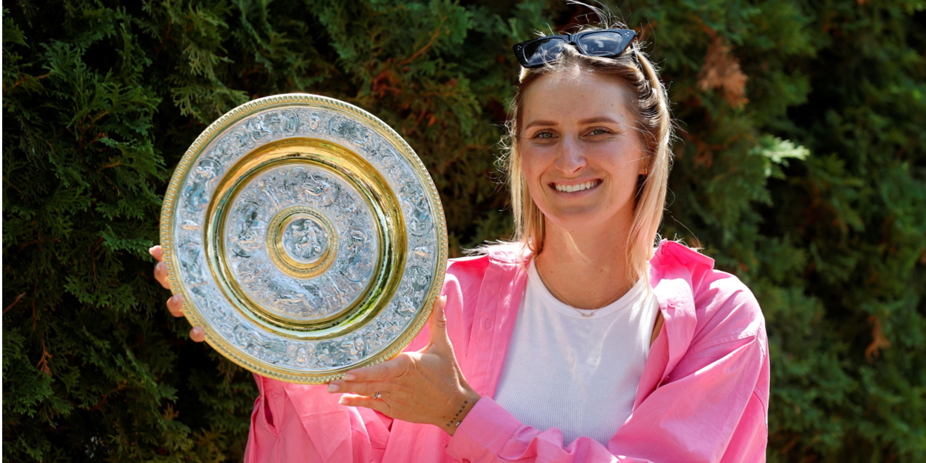 Marketa Vondrousova with Wimbledon title