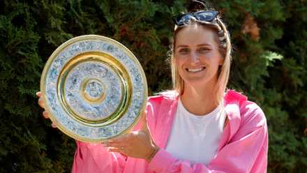 Marketa Vondrousova with Wimbledon title