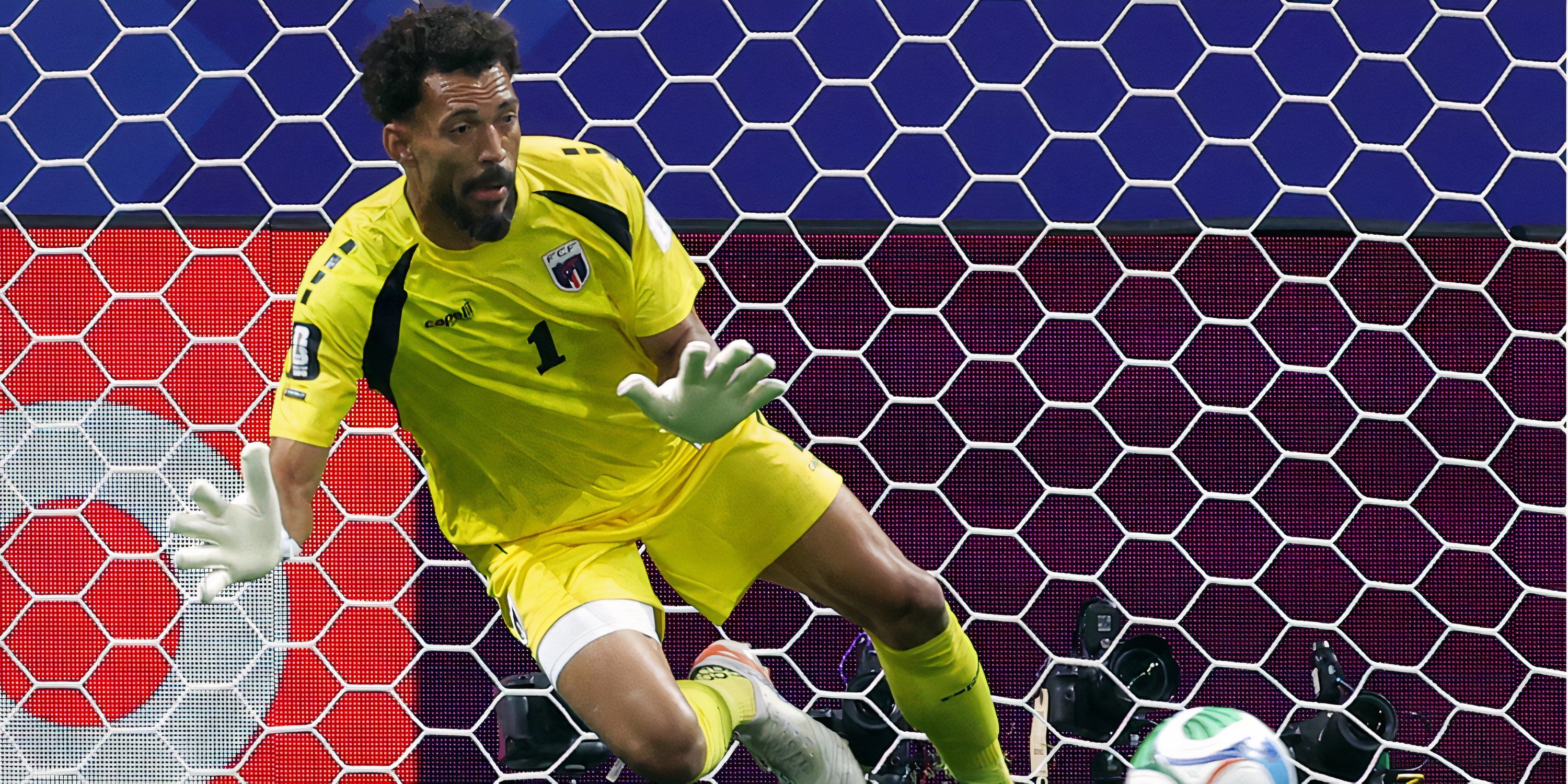 Vozinha in action for Cape Verde against Spain