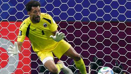 Vozinha in action for Cape Verde against Spain