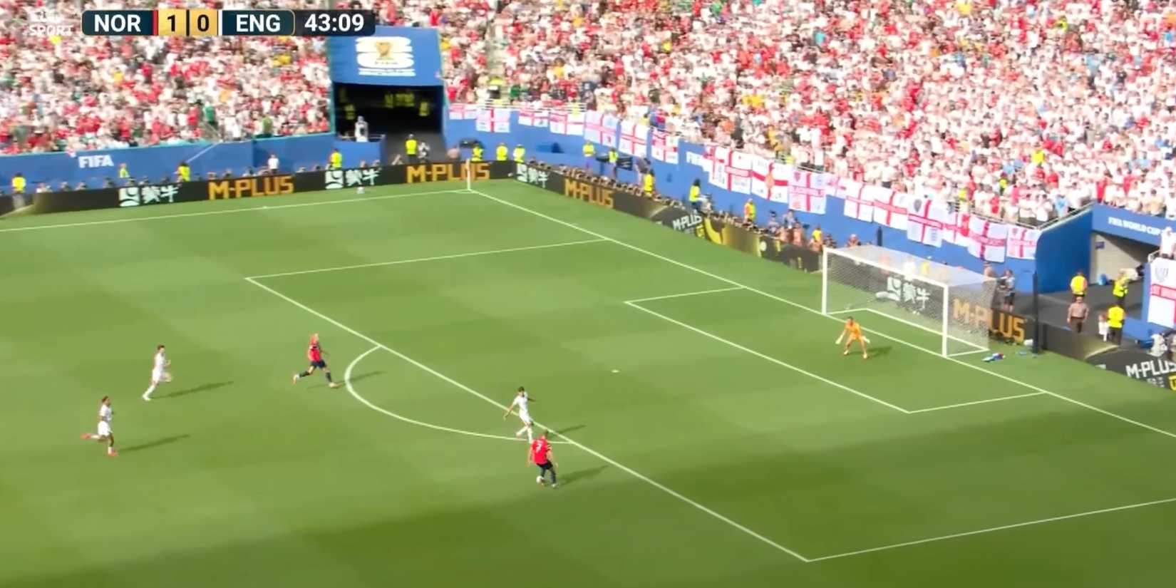 Alexander Sorloth fails to pass to Erling Haaland