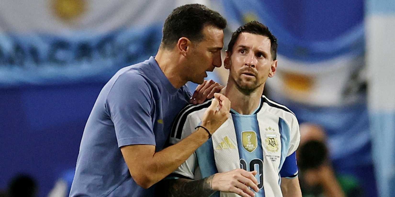 Argentina manager Lionel Scaloni speaks to Lionel Messi at 2026 World Cup