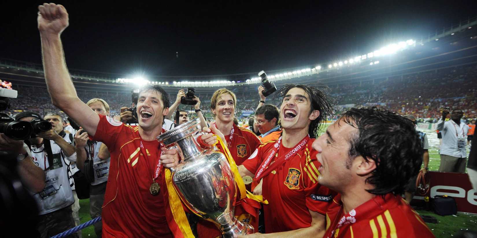 Spain players after winning Euro 2008