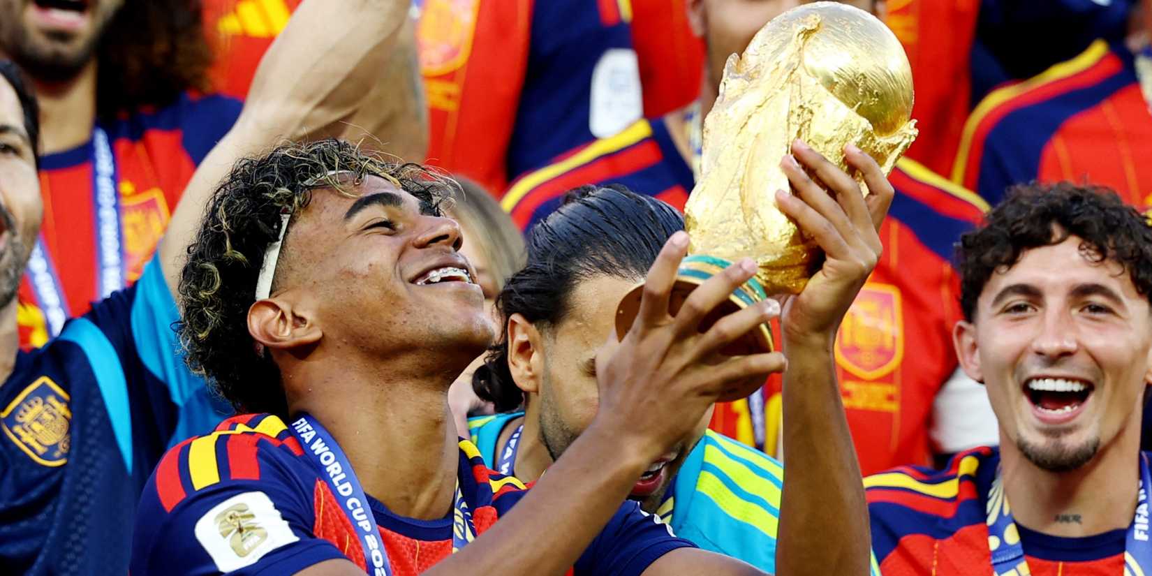 Spain lift 2026 World Cup