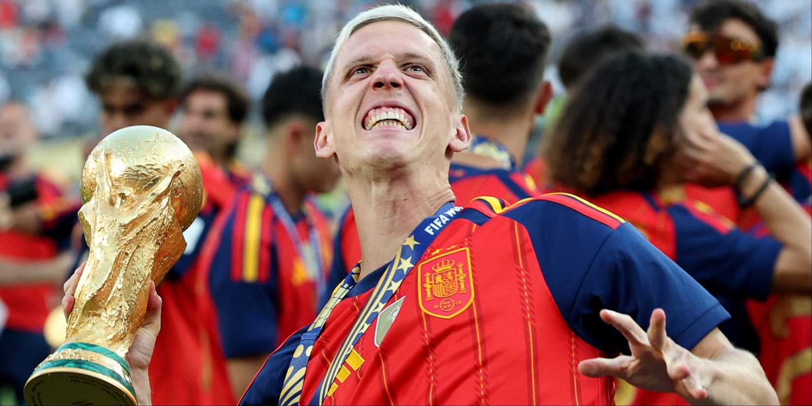 Dani Olmo (Spain) with the World Cup