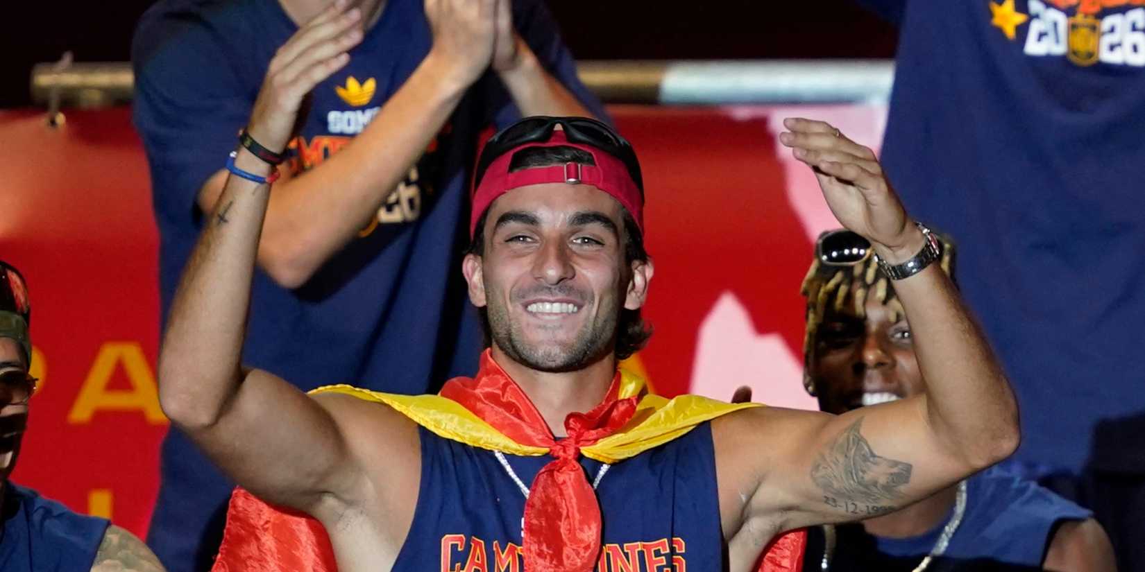 Ferran Torres celebrates Spain's World Cup triumph