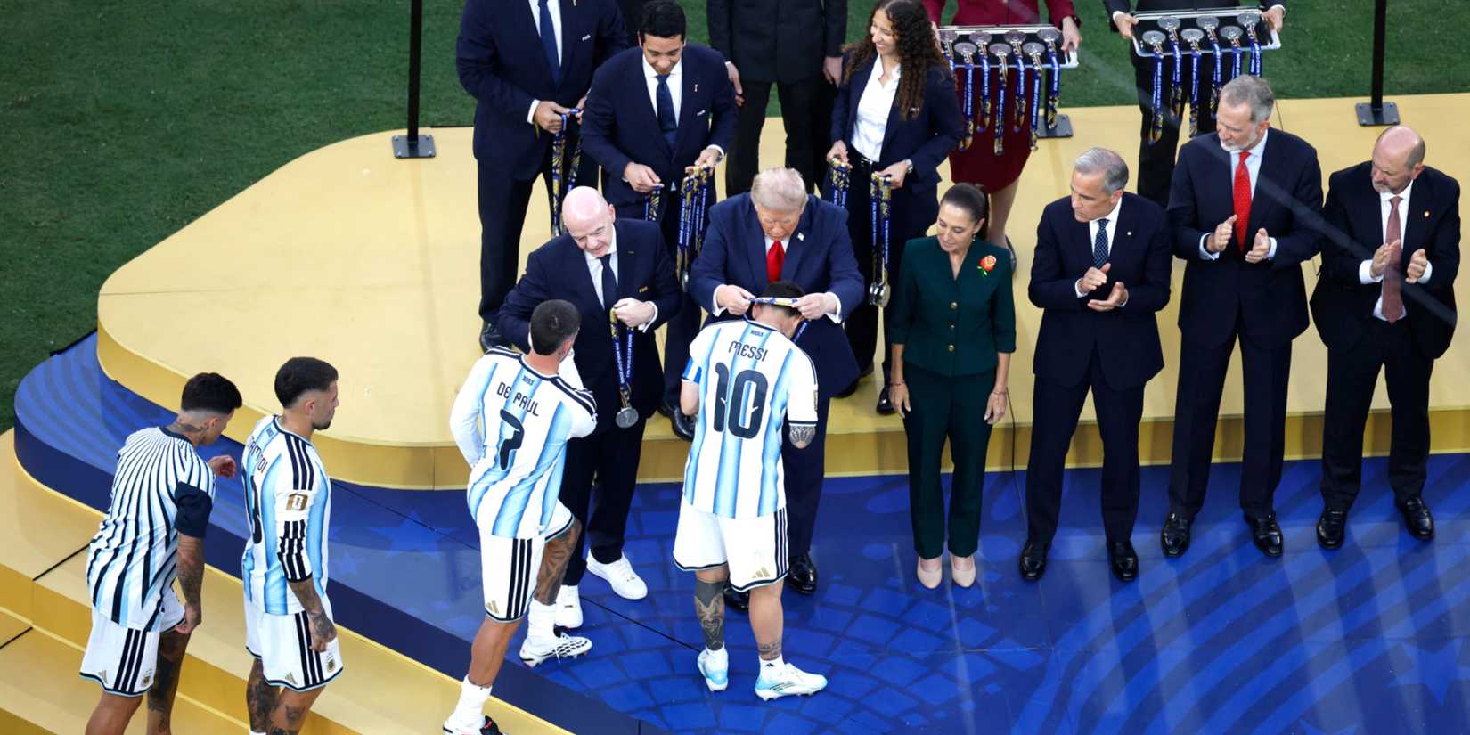 Gianni Infantino and Argentina players