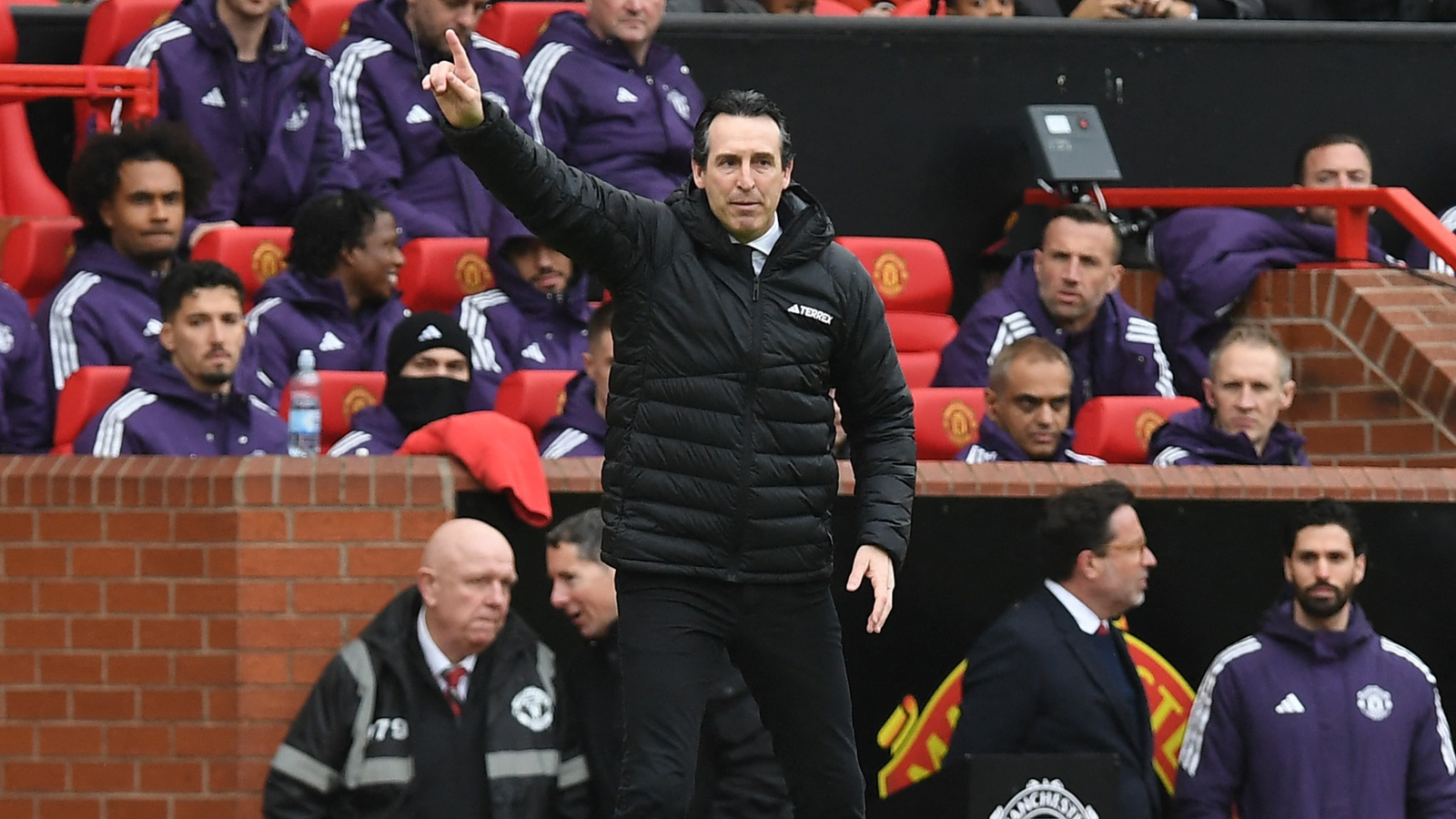 Wan-Bissaka to Aston Villa? Romano Drops Update