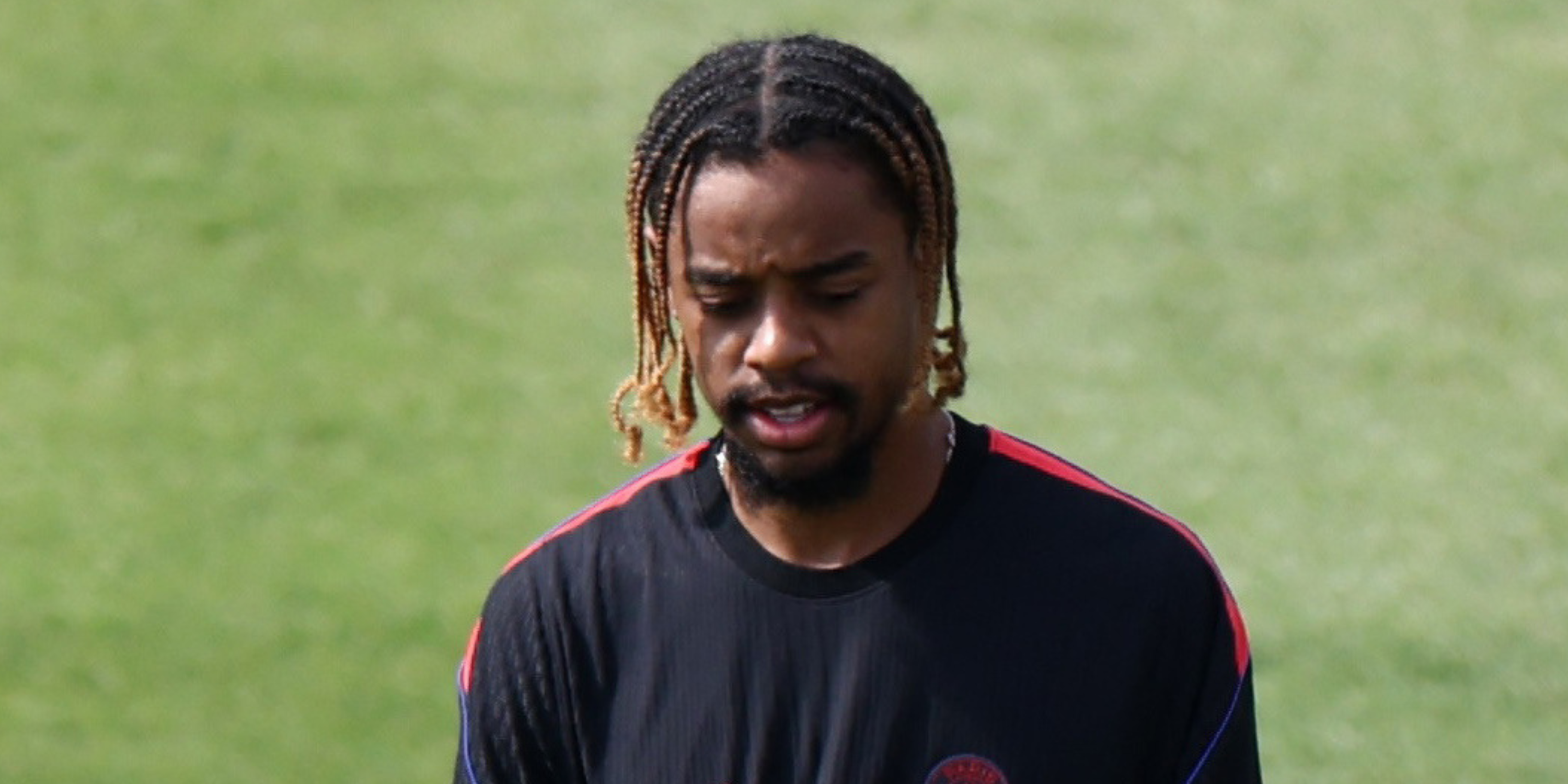 Alongside Barcola: Liverpool Also Ready to Sign 'Dangerous' Forward for Iraola