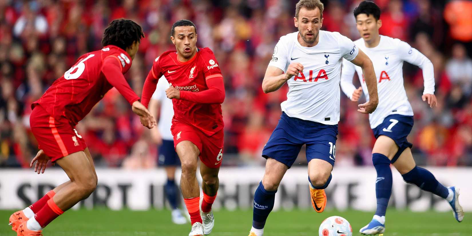 harry kane running with ball at anfield