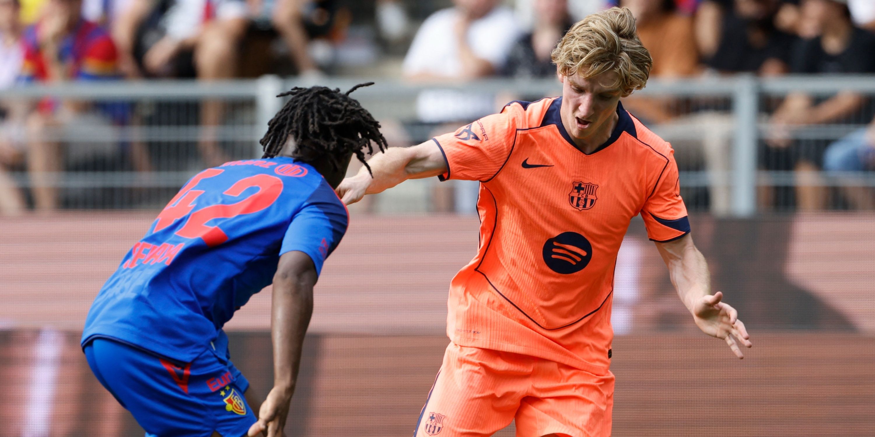 Spanish Media Issue Verdict on Anthony Gordon’s Barcelona Debut