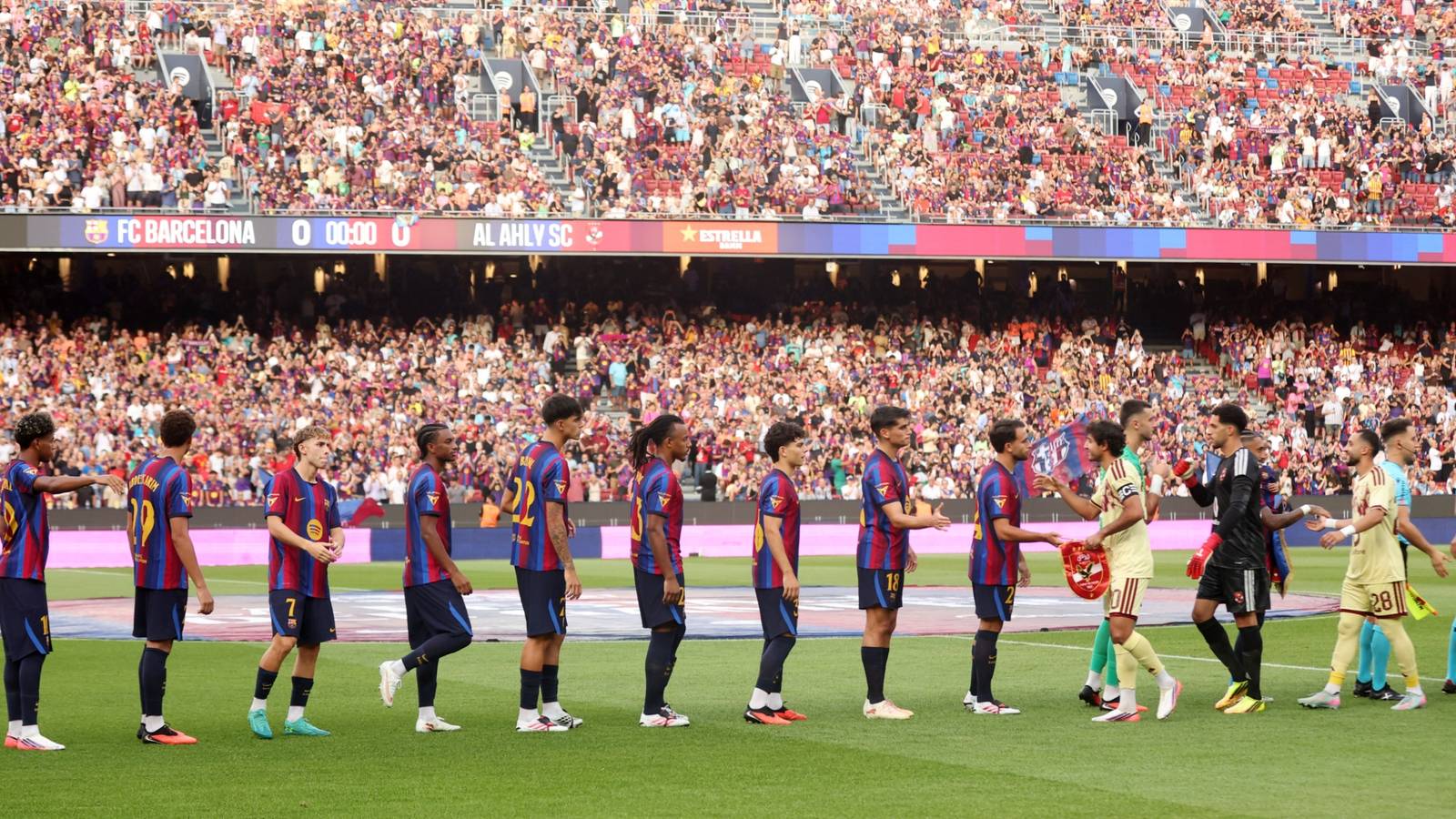 Barcelona Fans Slammed For Booing Frenkie de Jong Before Al Ahly