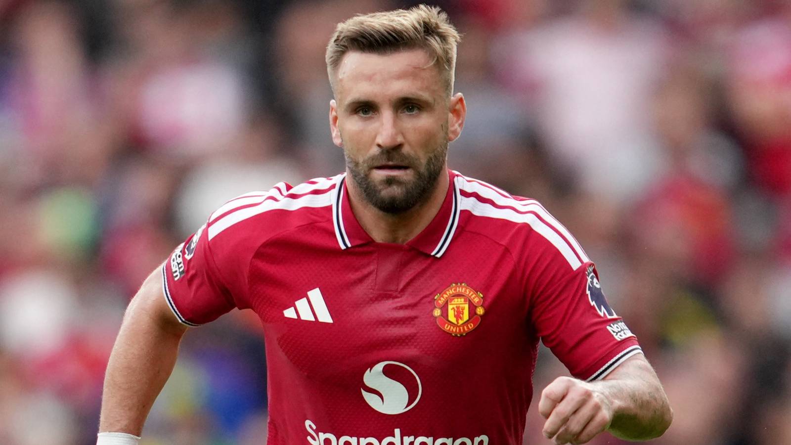 Man Utd urged to keep chasing Lewis Hall