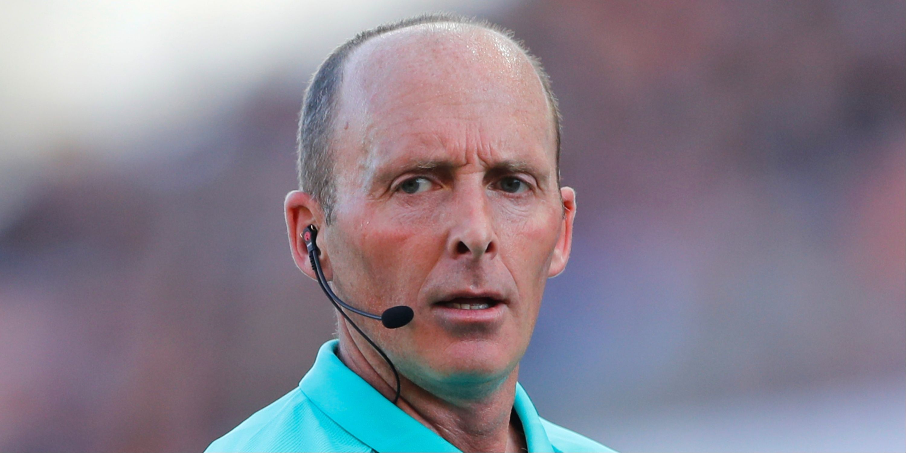 Keith Hackett has refuted Mike Dean's claims about playing mind games when refereeing in the Premier League.