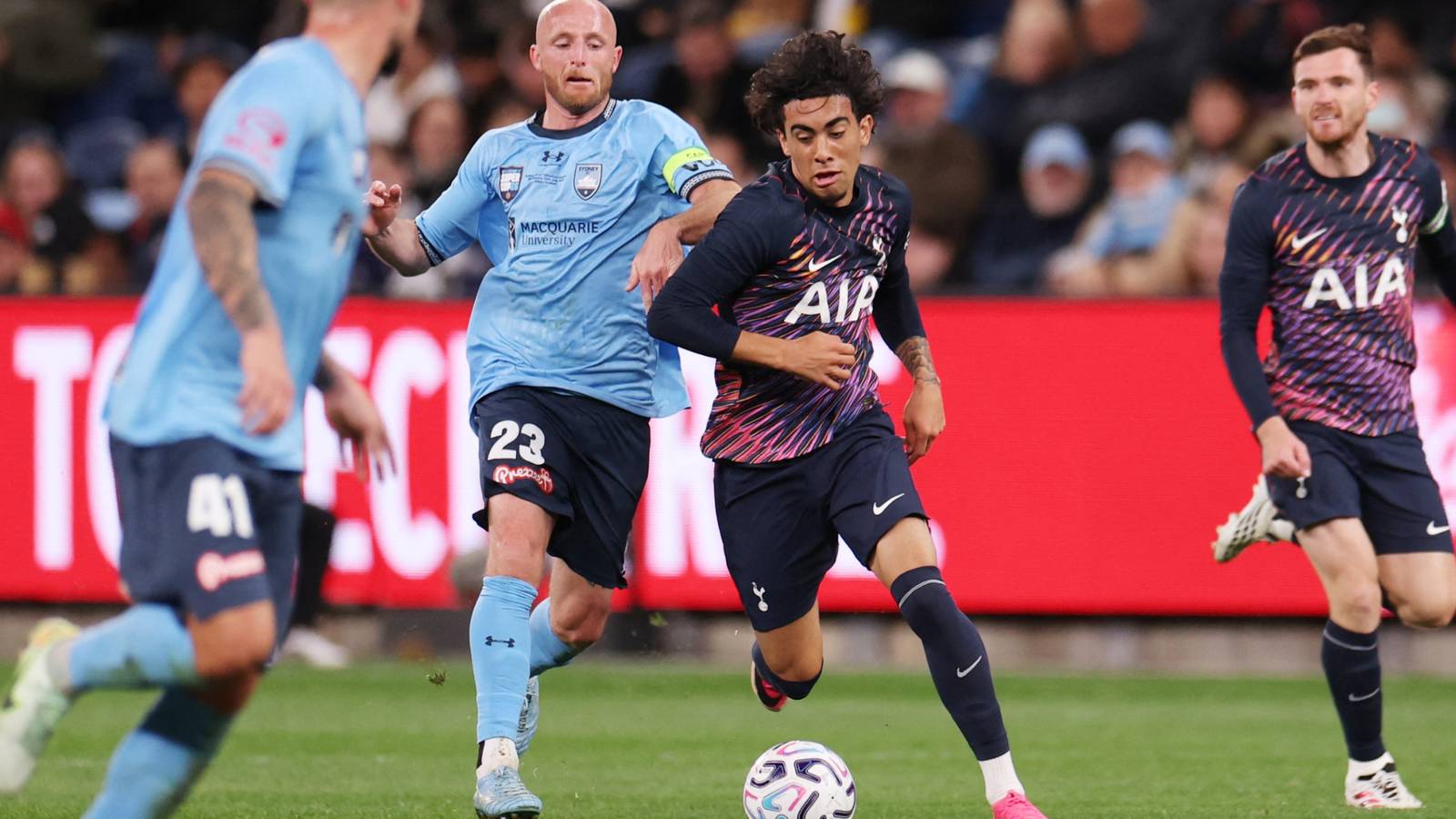 More Bad News for Williams-Barnett: De Zerbi Drops Tottenham Selection Hint