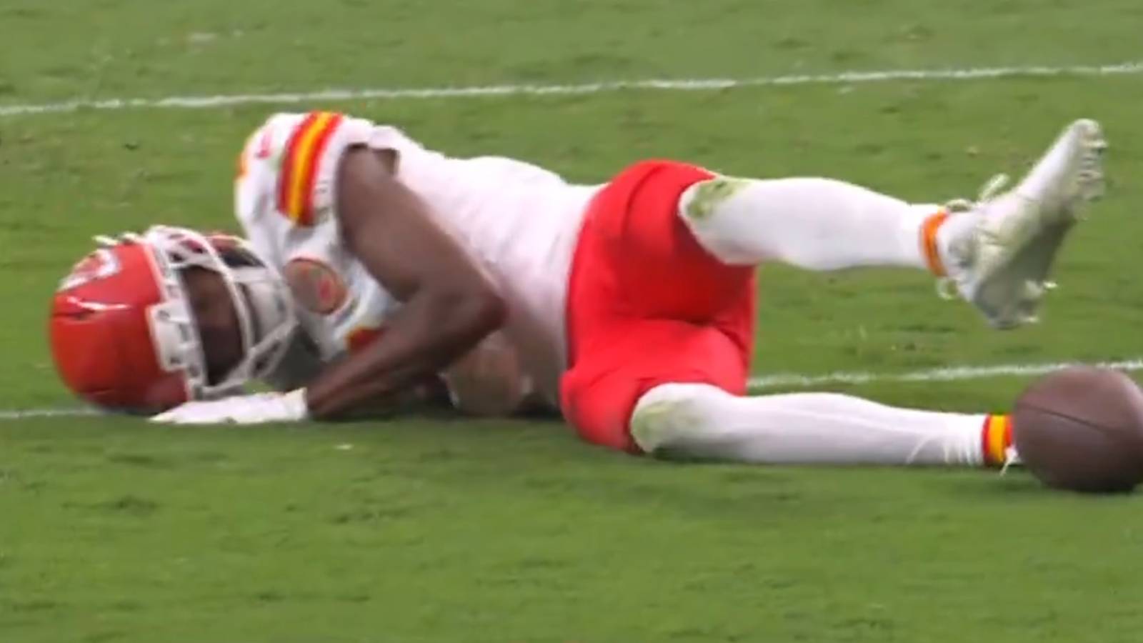 NFL: Kansas City Chiefs' Tyquan Thornton Suffers Disgusting Injury vs Las Vegas Raiders