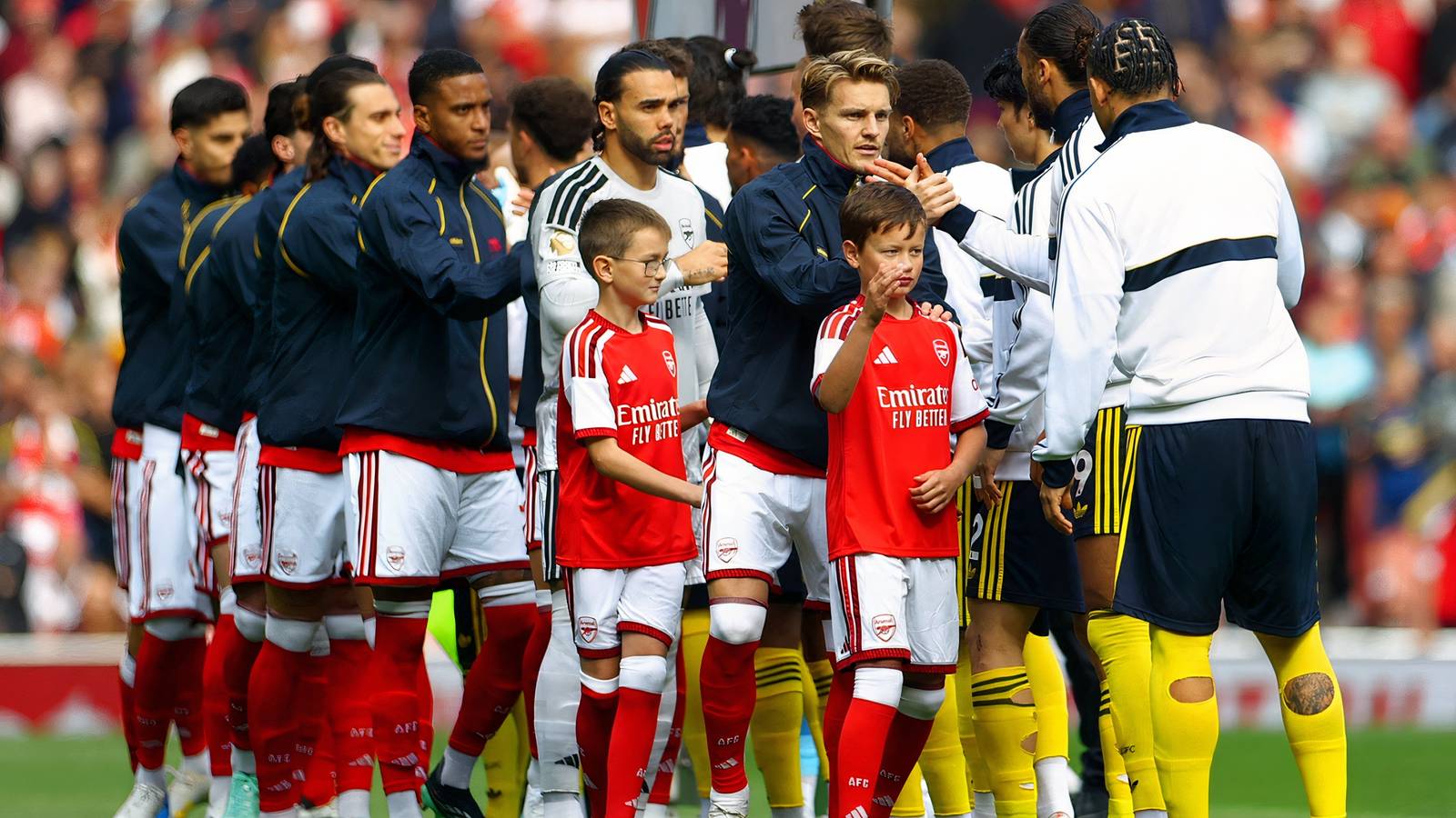 Bukayo Saka Destroyed For 'Disgraceful' Performance in Arsenal vs Leeds