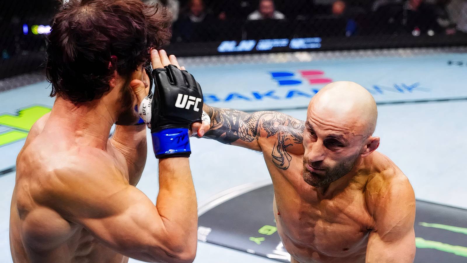 Alexander Volkanovski Defeats Movsar Evloev at UFC 333