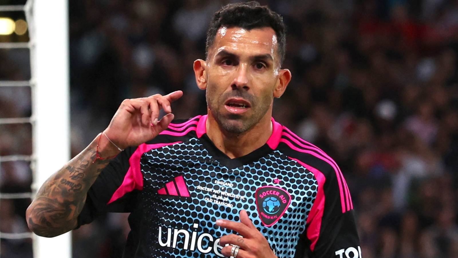 Carlos Tevez Claims Paul Scholes Was Better Than Messi and Ronaldo