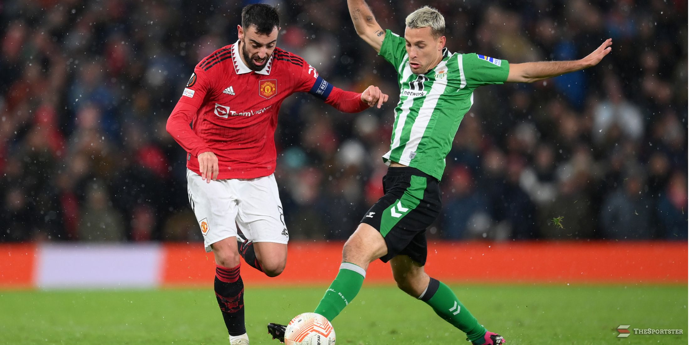 MANCHESTER, ENGLAND - MARCH 09: Bruno Fernandes of Manchester United and Sergio Canales of Real Betis battle for the ball during the UEFA Europa League round of 16 leg one match between Manchester United and Real Betis at Old Trafford on March 09, 2023 in Manchester, England. (Photo by Shaun Botterill/Getty Images)