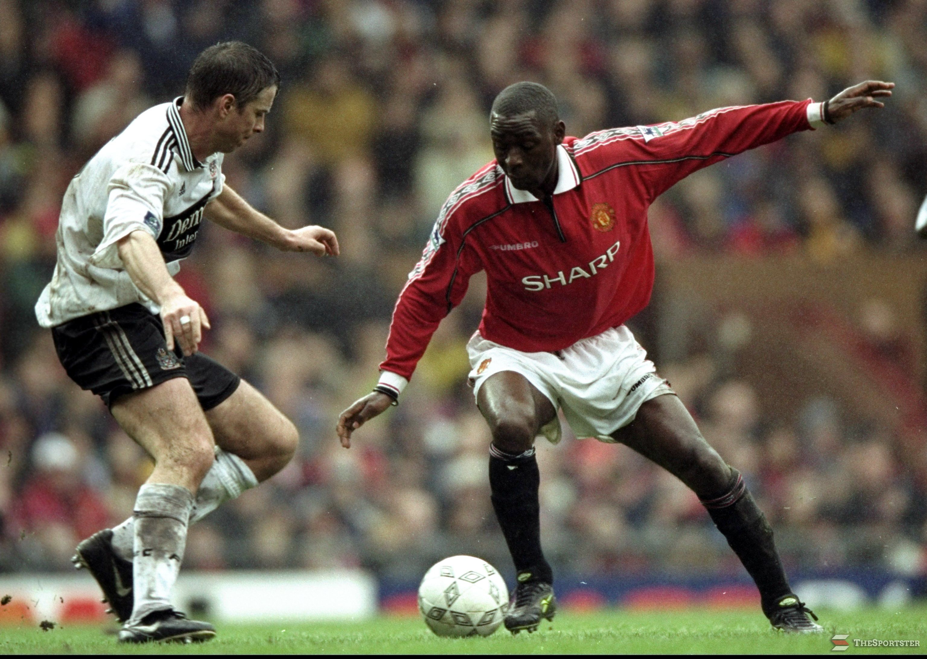 14 Feb 1999: Andy Cole of Manchester United in action during the AXA FA Cup 5th Round match against Fulham played at Old Trafford in Manchester, England. The match finished in a 1-0 win for Manchester United \ Mandatory Credit: Shaun Botterill /Allsport