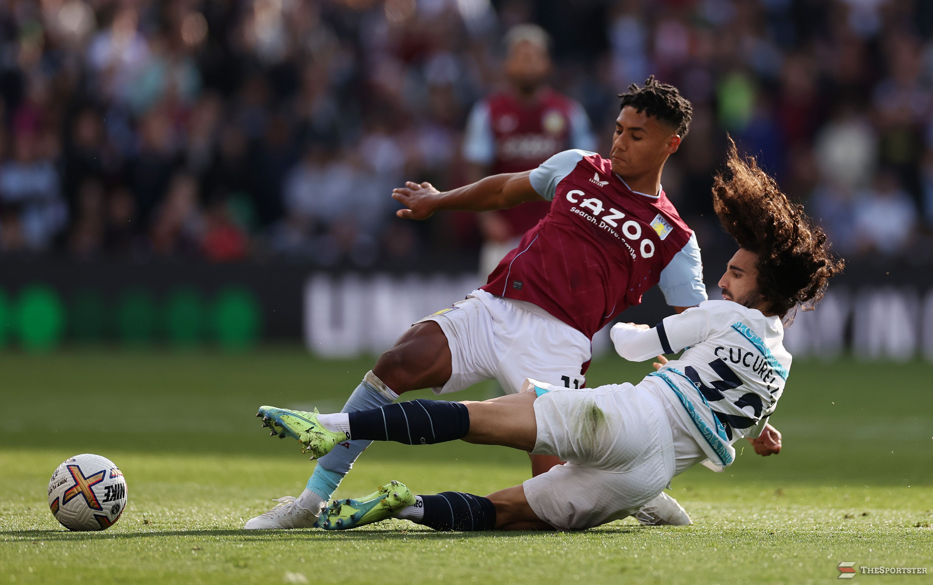 BIRMINGHAM, ENGLAND - OCTOBER 16: Ollie Watkins of Aston Villa battles for possession with Marc Cucurella of Chelsea during the Premier League match between Aston Villa and Chelsea FC at Villa Park on October 16, 2022 in Birmingham, England. (Photo by Ryan Pierse/Getty Images)