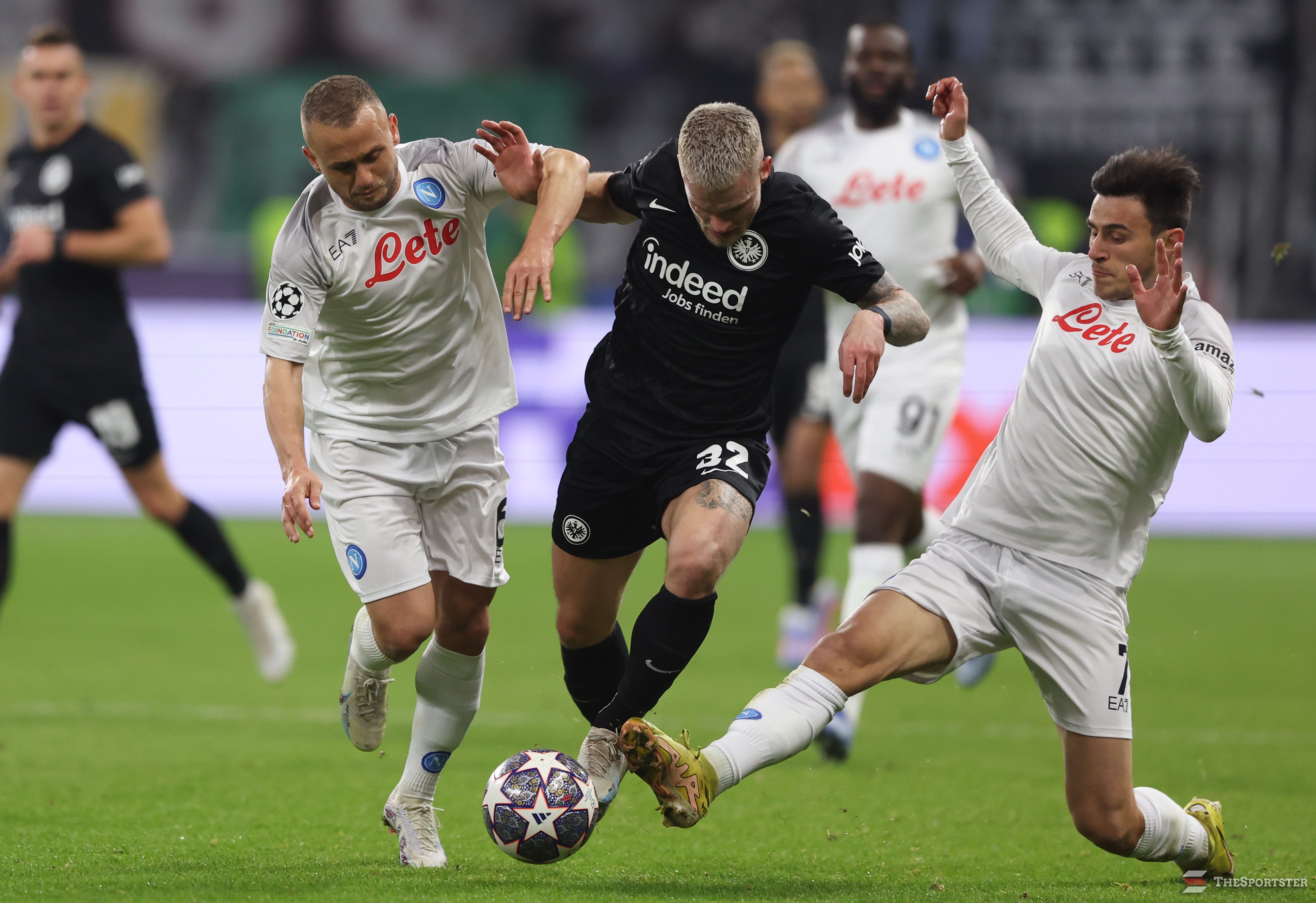 FRANKFURT AM MAIN, GERMANY - FEBRUARY 21: Philipp Max of Eintracht Frankfurt runs with the ball whilst under pressure from Mario Rui and Eljif Elmas of SSC Napoli during the UEFA Champions League round of 16 leg one match between Eintracht Frankfurt and SSC Napoli at Deutsche Bank Park on February 21, 2023 in Frankfurt am Main, Germany. (Photo by Christian Kaspar-Bartke/Getty Images)